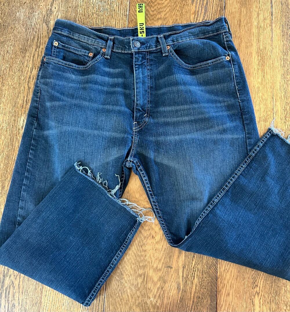 The re-SKU Levi’s 505 Rescue Ankle Jean Dark Wash Raw Hem Women’s Sz L